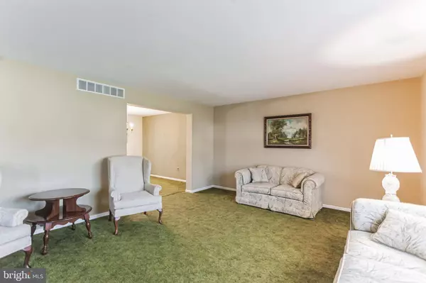 1 CHATEAU DR, Cherry Hill, NJ 08003