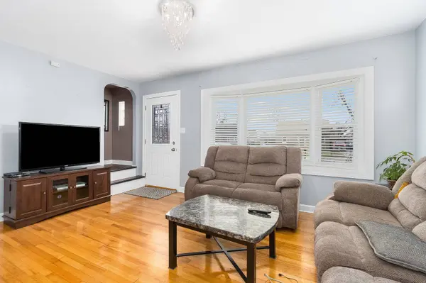 7828 Suburban Lane, Bridgeview, IL 60455