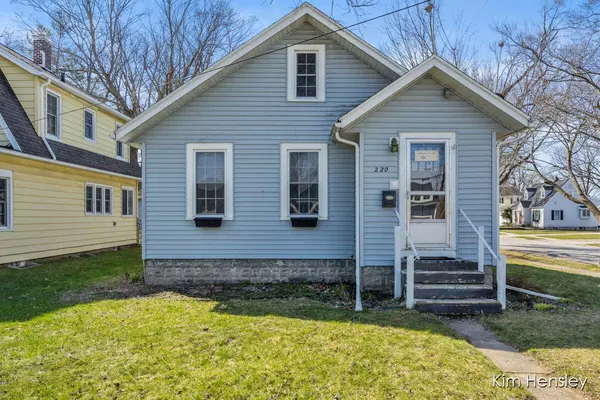 220 E Main Street, Rockford, MI 49341