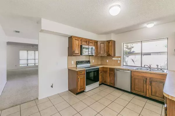 3020 Oakridge Drive, Bedford, TX 76021