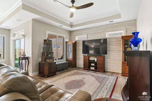 4708 Lichen LN, Manhattan, KS 66503