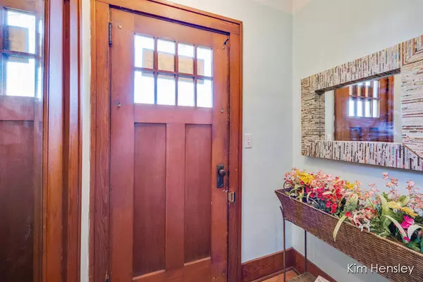 220 E Main Street, Rockford, MI 49341