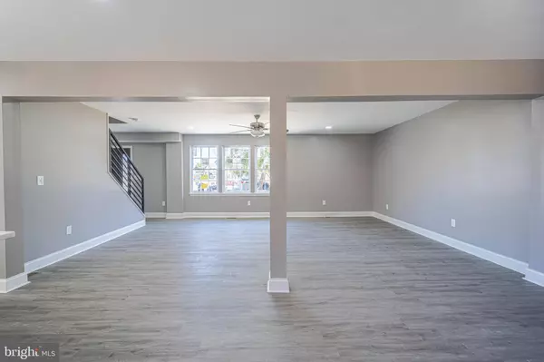 4 HAWTHORNE CT, Blackwood, NJ 08012