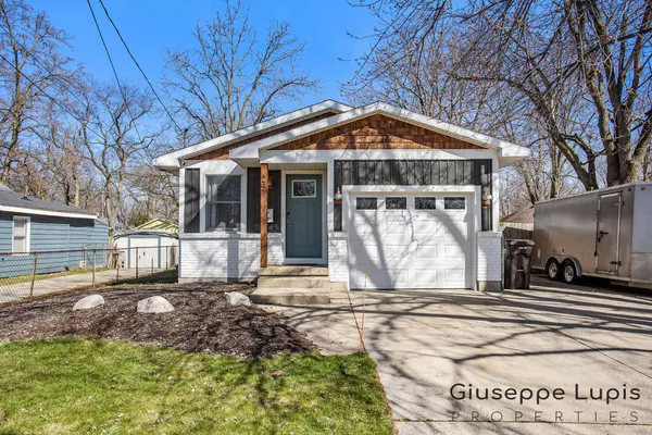 247 43rd SE Street, Kentwood, MI 49548