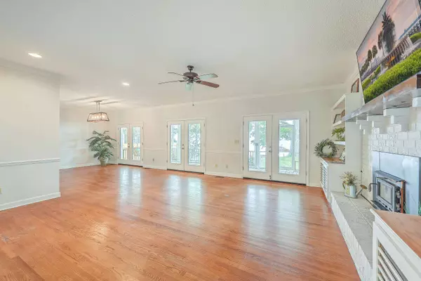 280 Suwanee Dr, Vance, SC 29163