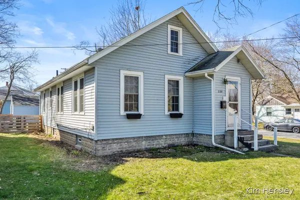 220 E Main Street, Rockford, MI 49341