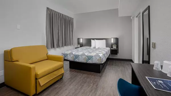 MOTEL IN DOWNTOWN SAN DIEGO, Just East Of Little Italy & South Of The 5 Freeway,