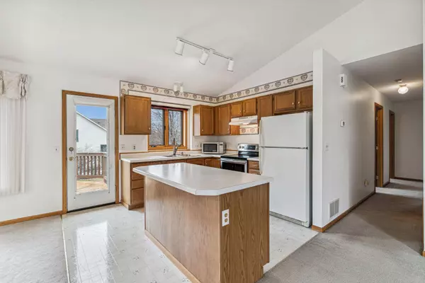 9448 Harkness CT S, Cottage Grove, MN 55016