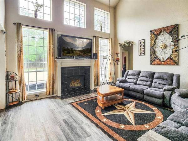 1931 Parktree Drive, Arlington, TX 76001