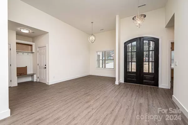 3315 47th AVE NE, Hickory, NC 28601