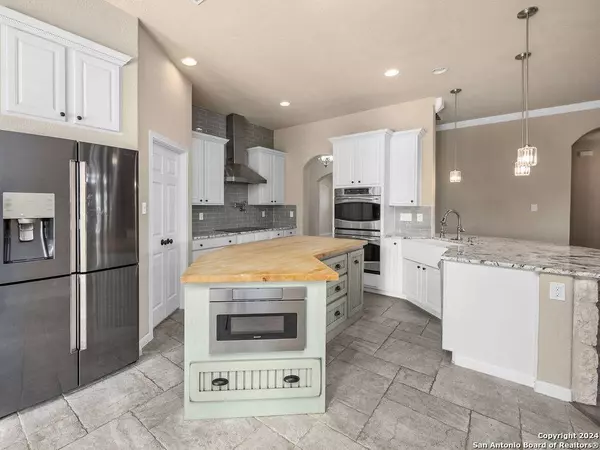 9239 RIDGE WIND, San Antonio, TX 78250-4042