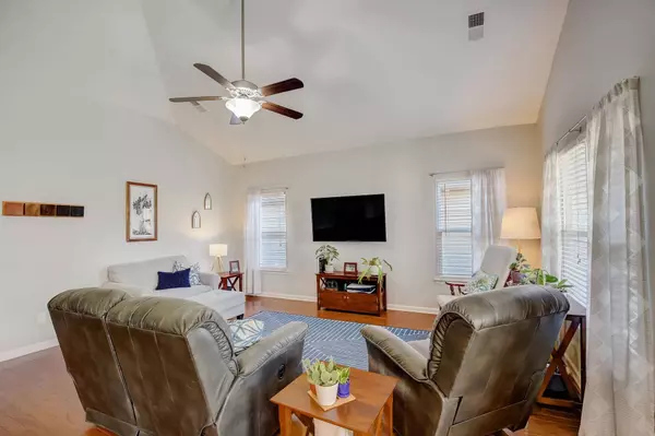 245 Jocelyn Dr, Cottontown, TN 37048