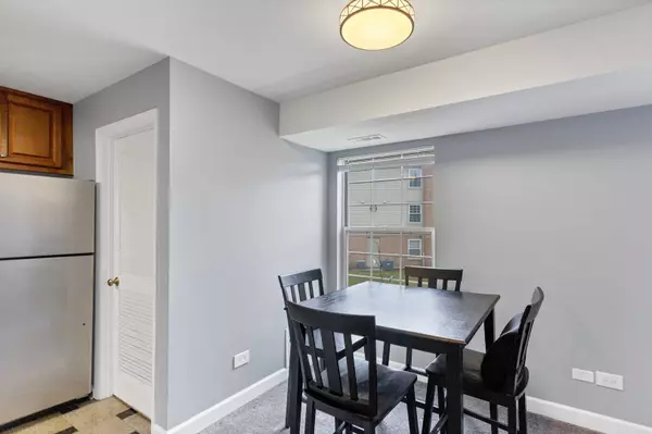 1750 Sleepy Hollow CT #7, Schaumburg, IL 60195