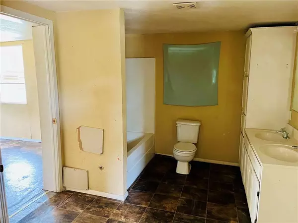 611 E Theodora ST, San Diego, TX 78384