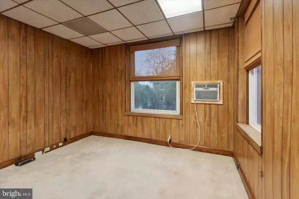 108 E TOWNSHIP LINE RD, Havertown, PA 19083