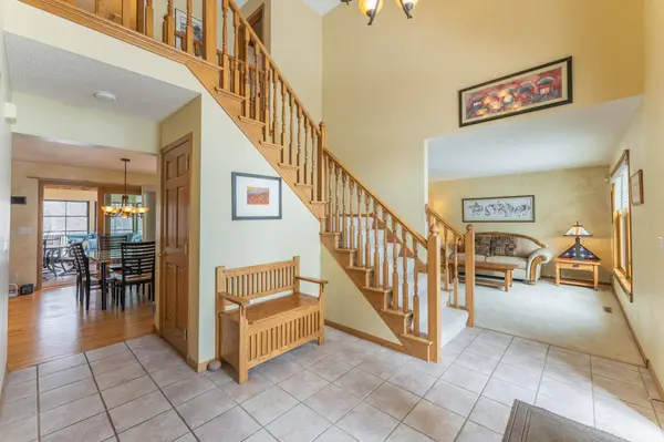 1175 Ashley LN, Mahtomedi, MN 55115