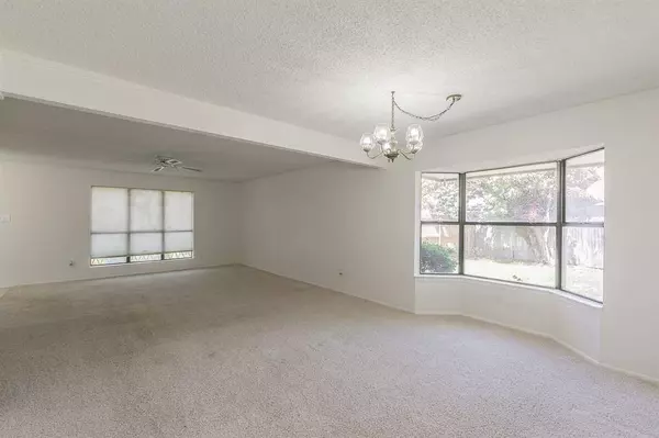 3020 Oakridge Drive, Bedford, TX 76021