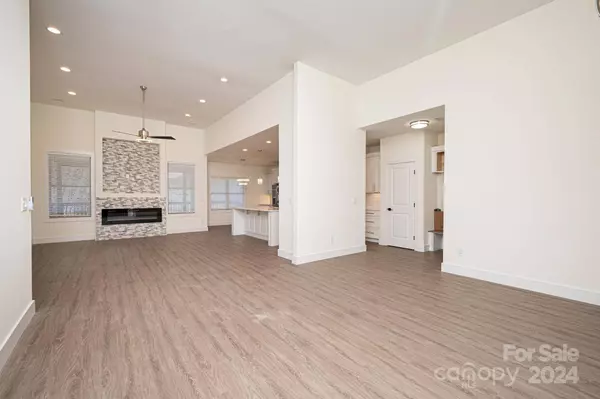 3315 47th AVE NE, Hickory, NC 28601