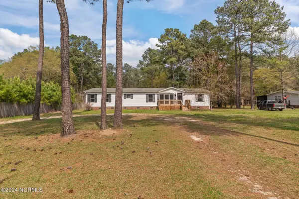 310 Hinson Lane, Richlands, NC 28574