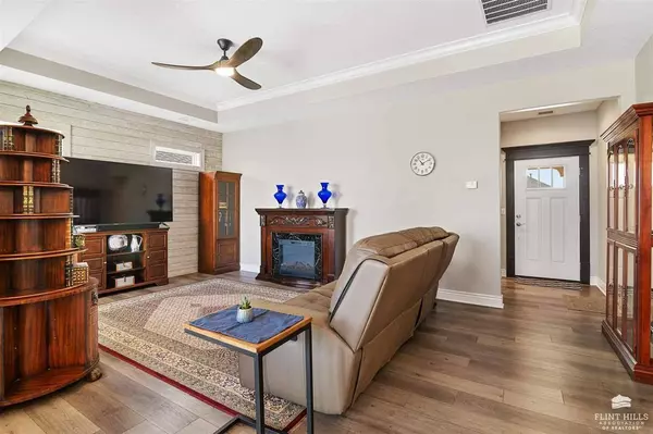 4708 Lichen LN, Manhattan, KS 66503