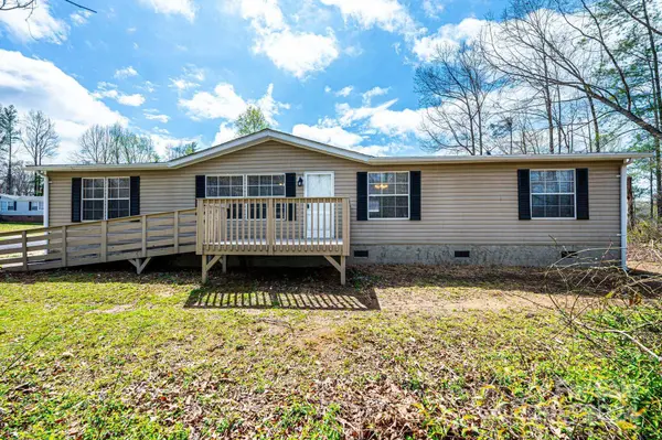 102 Sycamore DR, Hickory, NC 28601