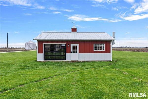 9931 IRISH RD, Loami, IL 62661