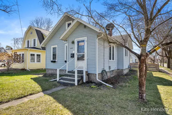 220 E Main Street, Rockford, MI 49341