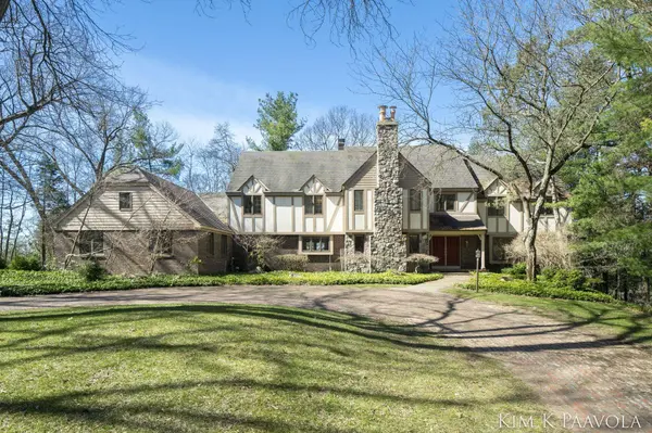 7675 Timber Bluff SE Road, Ada, MI 49301