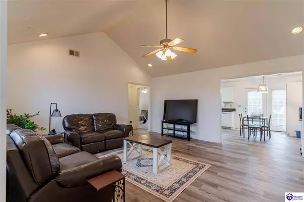 100 Derbyshire Court, Radcliff, KY 40160