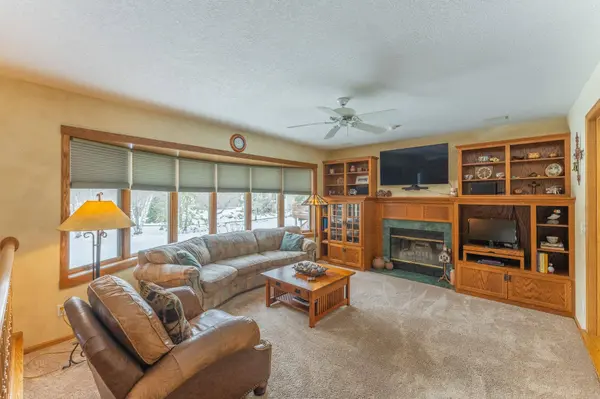 1175 Ashley LN, Mahtomedi, MN 55115
