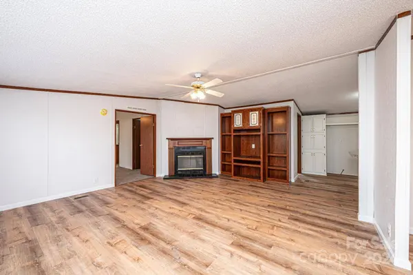 102 Sycamore DR, Hickory, NC 28601