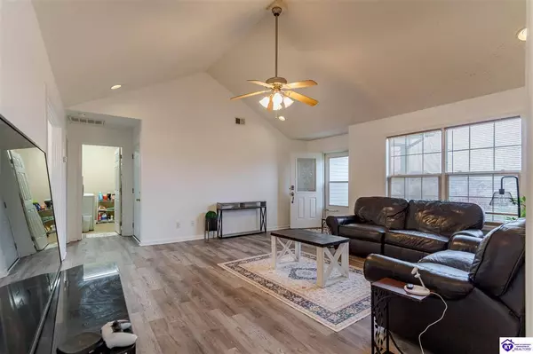 100 Derbyshire Court, Radcliff, KY 40160