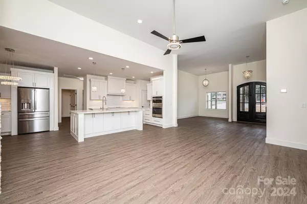 3315 47th AVE NE, Hickory, NC 28601