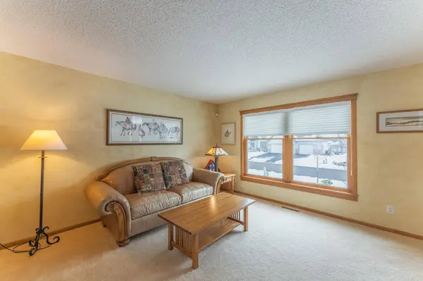 1175 Ashley LN, Mahtomedi, MN 55115