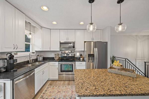 12250 51st AVE N, Plymouth, MN 55442