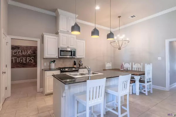 8020 VALENCIA CT, Baton Rouge, LA 70820