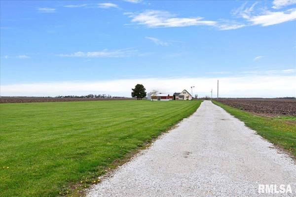 9931 IRISH RD, Loami, IL 62661