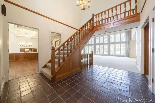 7675 Timber Bluff SE Road, Ada, MI 49301