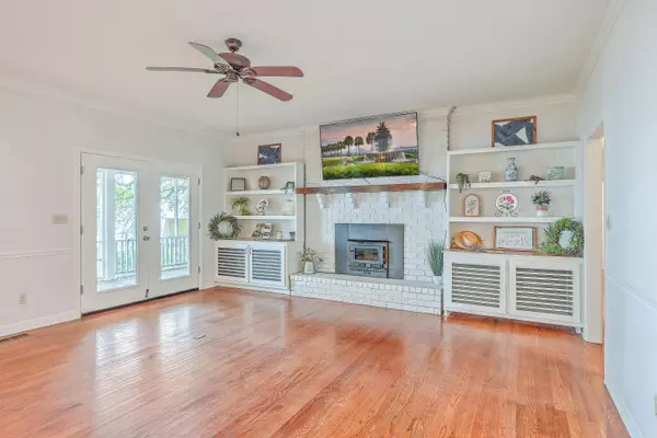 280 Suwanee Dr, Vance, SC 29163