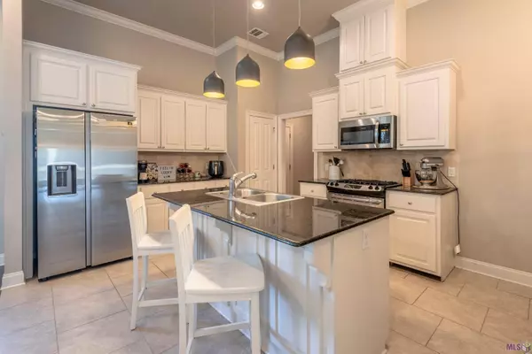 8020 VALENCIA CT, Baton Rouge, LA 70820