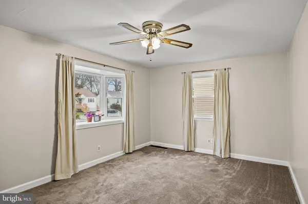 34 WARREN AVE, Bellmawr, NJ 08031