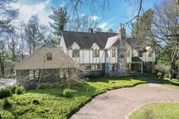 7675 Timber Bluff SE Road, Ada, MI 49301