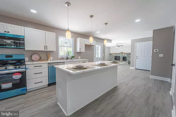 4 HAWTHORNE CT, Blackwood, NJ 08012