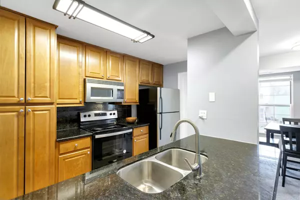 1750 Sleepy Hollow CT #7, Schaumburg, IL 60195