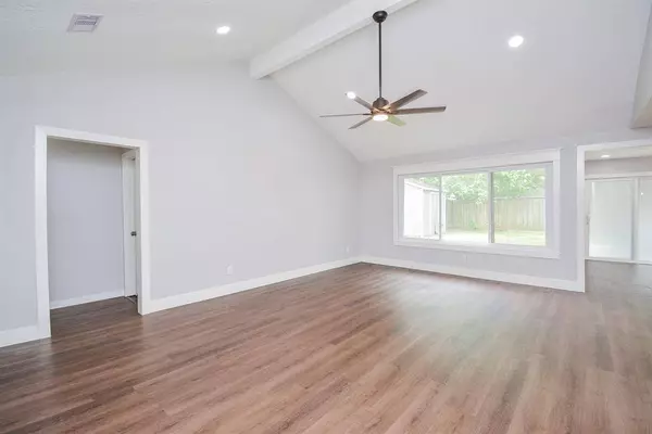 9918 Stonemont RD, La Porte, TX 77571