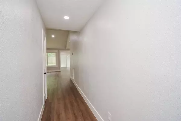 9918 Stonemont RD, La Porte, TX 77571