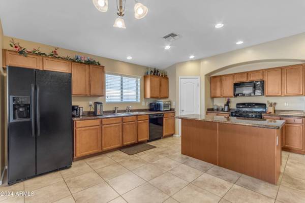 838 E MELANIE Street, San Tan Valley, AZ 85140