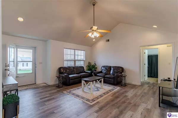 100 Derbyshire Court, Radcliff, KY 40160