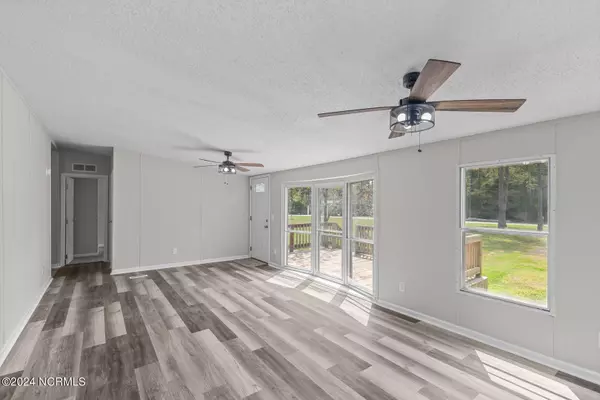 310 Hinson Lane, Richlands, NC 28574