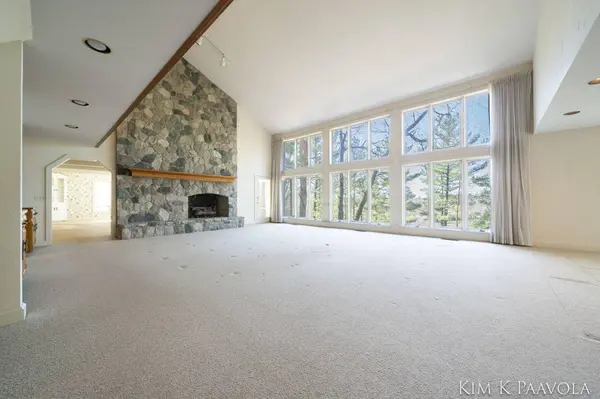 7675 Timber Bluff SE Road, Ada, MI 49301